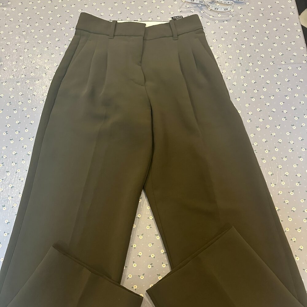 Aritzia Effortless pant, size 0, regular, Dark Olive
